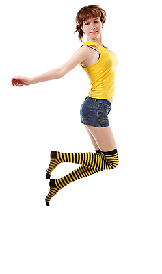 포토 JPG 해외이미지 손 행복 놀이 휴가 휴식 양말 한명 미소 사람 빛 장난감 노란색 점프 검은색 곰인형 청바지 표현 고립 러시아인 해외202004 해외포토 서양인 1 감정 인형 컬러 컨셉 바지 모션 표정 신체부위 파일형식 이미지허브