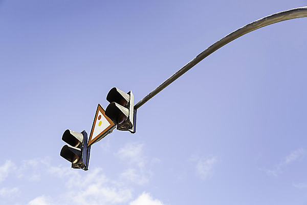 포토 JPG 해외이미지 구름 길 여행 백그라운드 컨셉 십자가 교통시설 자동차 하늘 거리 경고 안전 사람없음 빨간색 초록색 파란색 빛 세트 컬러풀 노란색 우주 환경 재활용 운전 금지 정보 도시 변화 보호 교차로 오브젝트 사인 준비 신호 바둑 타입 그만 방법 제어 해외202004 해외포토 자연요소 육상교통 컬러 교통 모션 놀이 시설 친환경 파일형식 이미지허브