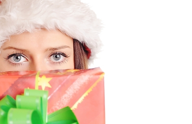 포토 JPG 해외이미지 백인 모델 1 손 계절 여자 행복 리본 종이 얼굴 컨셉 크리스마스 겨울 휴가 새로움 갈색머리 선물 한명 미소 사람 성인 빨간색 쇼핑 상자 산타클로스 놀람 흰색 축하 표현 연도 고립 해외202004 해외포토 서양인 헤어스타일 기념일 감정 컬러 표정 신체부위 파일형식 이미지허브