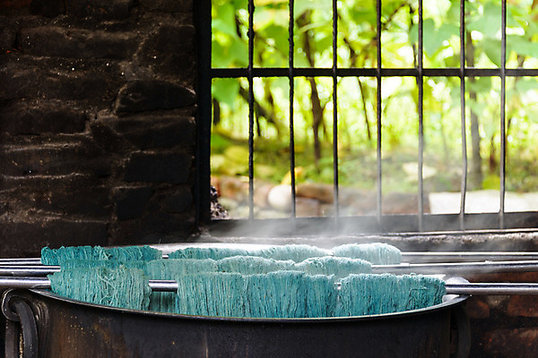 포토 JPG 해외이미지 전통 산업 아시아 문화 공장 동양인 사람없음 초록색 물 파란색 컬러풀 카펫 직물 업무 뜨거움 실 원주민 제조 수증기 공예 질감 네팔 섬유 염색 수공예 내추럴 양모 카트만두 핸드메이드 해외202004 해외포토 자연요소 나라 컬러 공업 인종 취미 작업 아프리카인 파일형식 이미지허브