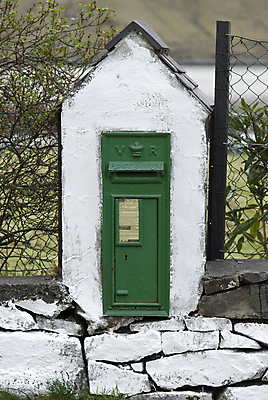 포토 JPG 해외이미지 벽 지붕 왕관 사람없음 초록색 울타리 수확 골동품 바위 흰색 그리기 길가 빅토리아 석판 세기 옛날 해외202004 해외포토 컬러 농업 모션 담장 돌_바위 파일형식 이미지허브