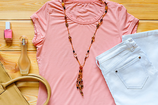 포토 JPG 해외이미지 옷 여자 분홍색 컨셉 셔츠 티셔츠 가방 목걸이 사람없음 목재 여름 쇼핑 세트 유행 흰색 도시 화려 그룹 우아함 오브젝트 매니큐어 스타일 해외202004 해외포토 나무 잡화 계절 컬러 상의 재료 장신구 사람 화장품 파일형식 이미지허브