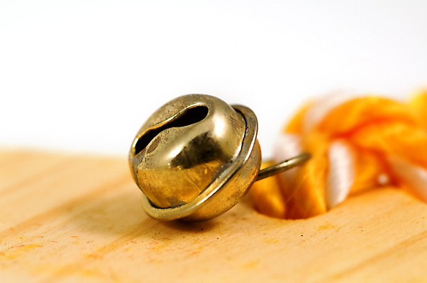 포토 JPG 해외이미지 리본 선 밧줄 조각 오렌지 사람없음 목재 장식 빛 갈색 금속 종 흰색 직물 반지 황금 작음 오브젝트 매듭 청동 고립 여의주 엮은 해외202004 해외포토 나무 줄 컬러 과일 재료 장신구 재질 크기 파일형식 이미지허브