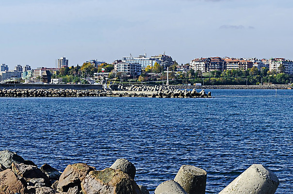 포토 JPG 해외이미지 나무 계절 유럽 문화 파도 바다 여행 건축양식 자연 하늘 호텔 새로움 주택 풍경 사람없음 건물 물 파란색 도시풍경 반사 일출 항구 검은색 안개 가을 바위 만 고급 언덕 휴양지 타운 불가리아 옛날 해외202004 해외포토 자연요소 식물 건축물 건축 나라 컬러 컨셉 교통시설 숙소 날씨 노을 장소 돌_바위 도시 생태계 파일형식 남유럽 이미지허브
