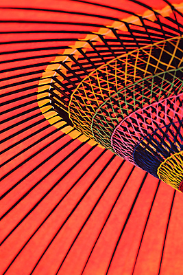 포토 JPG 해외이미지 전통 디자인 아시아 종이 문화 여행 백그라운드 패턴 오렌지 우산 전등 동양인 사람없음 목재 장식 빨간색 세로 여름 컬러풀 반사 일본 맑음 검은색 수확 막대기 도쿄 그늘 배열 대나무 묘사 오브젝트 질감 양산 빈티지배경 동쪽 가림막 고립 해외202004 해외포토 나무 계절 나라 컬러 무늬 농업 과일 재료 날씨 조명 인종 빈티지 방향 파일형식 이미지허브