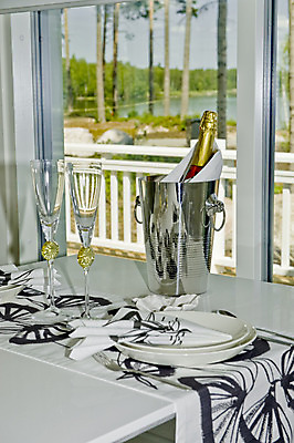 포토 JPG 해외이미지 아이콘 템플릿 직업 식기 접시 손 음식 가구 백그라운드 곡선 건축양식 가족 탁자 새로움 주택 핀란드 사람없음 내부 건물 장식 컵 빨간색 초록색 파란색 인테리어 주방 검은색 공백 침실 덮개 흰색 계산 샴페인 그림 레이아웃 스칸디나비아 엘리먼트 해외202004 해외포토 건축물 디자인 건축 선 컬러 생활용품 컨셉 관계 주류 북유럽 신체부위 뚜껑 파일형식 이미지허브