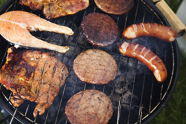 포토 JPG 해외이미지 주간 육류 요리 사람없음 야외 여름 파티 정원 연기 그릴 바비큐 굽기 연어 연어구이 해외202004 해외포토 자연요소 계절 음식 식재료 주방용품 어류 이벤트 구이 생선구이 파일형식 이미지허브