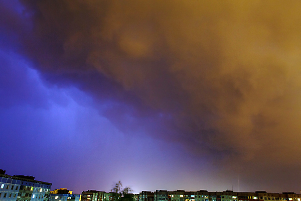 포토 JPG 해외이미지 구름 종교 백그라운드 오렌지 하늘 사람없음 건물 파란색 빛 햇빛 태양 믿음 검은색 성경 어둠 도시 분위기 위험 신비 화재 점성술 폭풍 마야 종료 나쁜 뇌우 신앙심 재앙 지옥 카운트다운 파멸 해외202004 해외포토 자연요소 건축물 감정 컬러 컨셉 과일 종교용품 날씨 사건 마야문명 파일형식 소멸 이미지허브