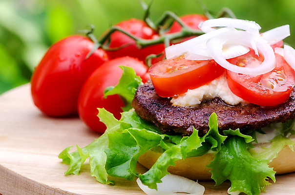 포토 JPG 해외이미지 문화 음식 백그라운드 토마토 채소 양파 샌드위치 육류 요리 사람없음 야외 목재 빨간색 초록색 갈색 파티 식사 저녁식사 캠핑 소고기 햄버거 흰색 시장 중앙 그릴 상추 바비큐 굽기 먹기 오브젝트 점심식사 연소 고립 케밥 번 절임 치즈버거 해외202004 해외포토 나무 빵 컬러 식재료 재료 모션 주방용품 레저 패스트푸드 이벤트 구이 파일형식 이미지허브