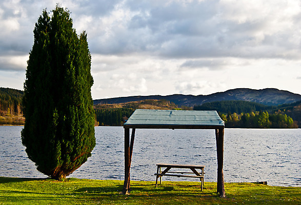 포토 JPG 해외이미지 나무 구름 유럽 호수 탁자 지붕 휴식 영국 풍경 사람없음 숲 스코틀랜드 해외202004 해외포토 자연요소 식물 나라 가구 컨셉 파일형식 이미지허브