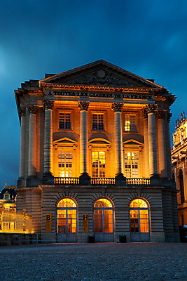 포토 JPG 해외이미지 건축물 건축양식 풍경 사람없음 야외 빛 프랑스 도시 야간 파리_프랑스 베르사유 베르사유궁전 해외202004 해외포토 자연요소 건축 유럽 궁전 파일형식 이미지허브