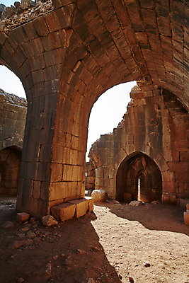 포토 JPG 해외이미지 공원 벽 여행 건축양식 창문 하늘 풍경 사람없음 건물 문 탑 골동품 바위 성 역사 숲 이슬람교 땅 묘사 폐허 아치 대문 장면 북쪽 내추럴 고고학 옛날 이스라엘 전국 해외202004 해외포토 건축물 공공시설 교육 건축 종교 돌_바위 방향 서아시아 파일형식 이미지허브