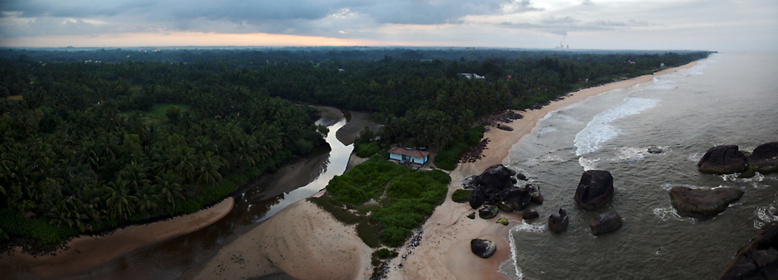 포토 JPG 해외이미지 구름 파도 바다 자연 하늘 날씨 파노라마 이끼 풍경 사람없음 초록색 파란색 일출 젖음 바위 클로버 숲 암초 코코넛 거인 해외202004 해외포토 자연요소 컬러 과일 촬영기법 노을 돌_바위 생태계 파일형식 이미지허브