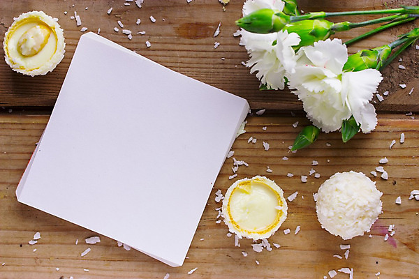 포토 JPG 해외이미지 전통 꽃 종이 음식 백그라운드 과일 공 디저트 사탕 사람없음 장식 갈색 쿠키 과자 케이크 초콜릿 식사 우유 견과류 흰색 신선 달콤 맛 아침식사 작음 유혹 설탕 크림 부드러움 코코넛 아몬드 버터 코코아 바닐라 프랄린 해외202004 해외포토 식물 음료 컬러 컨셉 유제품 감각 크기 파일형식 이미지허브