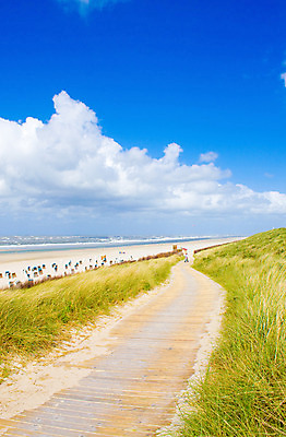 포토 JPG 해외이미지 구름 유럽 모래 바다 섬 여행 자연 하늘 바람 날씨 휴가 독일 풍경 사람없음 야외 초록색 물 여름 파란색 맑음 봄 모래언덕 네덜란드 북쪽 해외202004 해외포토 자연요소 계절 나라 컬러 방향 언덕 생태계 파일형식 이미지허브