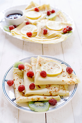 포토 JPG 해외이미지 전통 접시 음식 과일 디저트 사람없음 쌓기 초콜릿 튀김 프라이팬 달콤 아침식사 잼 메뉴 브런치 산딸기 솜털 팬케이크 러시아인 인기 핸드메이드 크레이프 해외202004 해외포토 서양인 식기 모션 주방용품 케이크 식사 소스_음식 맛 파일형식 이미지허브