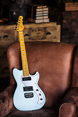 포토 JPG 해외이미지 1 줄 악기 음악 의자 노래 놀이 새로움 그림자 취미 사람없음 장식 파란색 빛 갈색 기댐 어둠 소리 콘서트 장비 흰색 기구 기타 일렉기타 묘사 오브젝트 재즈 대각선 멜로디 정물화 해외202004 해외포토 선 컬러 가구 컨셉 모션 현악기 문화예술 공연 그림 파일형식 이미지허브