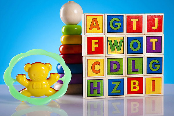 포토 JPG 해외이미지 영어 실내 사람없음 장난감 쌓기 아기용품 고리던지기 곰모양 나무블록 해외202004 해외포토 모양 문자 곰 모션 내부 목재 블록 던지기 오브젝트 파일형식 이미지허브