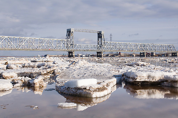 포토 JPG 해외이미지 사람없음 가로 빛 강 태양 얼음 봄 기쁨 뜨거움 연결 북쪽 현재 해외202004 해외포토 자연요소 계절 감정 컨셉 방향 파일형식 이미지허브