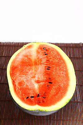 포토 JPG 해외이미지 행복 어린이 음식 컨셉 셔츠 과일 수박 건강 소년 사람없음 빨간색 초록색 물 여름 주스 봄 아기 신선 잡기 멜론 먹기 토막 걸음마 고립 해외202004 해외포토 자연요소 계절 남자 감정 음료 컬러 상의 모션 사람 파일형식 이미지허브