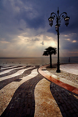 포토 JPG 해외이미지 나무 구름 호수 사람 사람없음 목재 파란색 빛 태양 갈색 일몰 회색 대리석 유일 해외202004 해외포토 자연요소 식물 컬러 재료 노을 파일형식 이미지허브