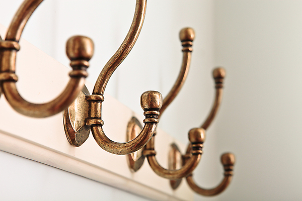 포토 JPG 해외이미지 옷 벽 분홍색 가구 백그라운드 컨셉 패턴 주택 사람없음 내부 목재 가로 갈색 유행 우주 금속 검은색 줄무늬 공백 장비 코트 고리 닫기 옷걸이 철 묘사 오브젝트 싱글 심플 수납 신발장 철강 해외202004 해외포토 나무 컬러 생활용품 무늬 재료 모션 재질 건물 외투 파일형식 이미지허브