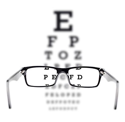 포토 JPG 해외이미지 응시 안경 백그라운드 컨셉 유리 건강 사람없음 검은색 장비 시험 흰색 편지 읽기 사인 시력 비전 고립 블러 제어 해외202004 해외포토 시선 잡화 교육 컬러 모션 재질 파일형식 이미지허브