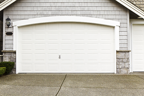 포토 JPG 해외이미지 외관 건축양식 새로움 주택 프레임 사람없음 야외 장식 문 힘 페인트 흰색 방수 복원 업그레이드 차고 해외202004 해외포토 건축 컬러 컨셉 건물 파일형식 이미지허브