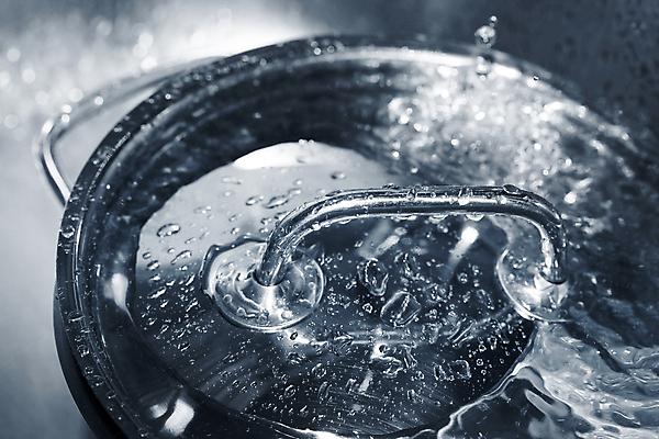 포토 JPG 해외이미지 1 밭 손잡이 요리 사람없음 가로 물 빛 금속 주방 뚜껑 기구 물방울 공구 가장자리 냄비 오브젝트 고립 깊이 철강 해외202004 해외포토 자연요소 농업 재질 도구 둘레 솥 파일형식 이미지허브