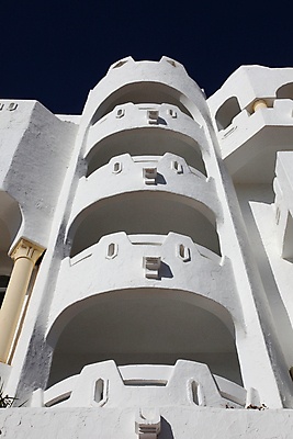 포토 JPG 해외이미지 외관 여행 건축양식 아프리카 호텔 휴가 주택 풍경 사람없음 건물 여름 침묵 발코니 도시 고급 지중해 휴양지 튀니지 해외202004 해외포토 건축물 계절 건축 나라 바다 컨셉 숙소 소리 장소 파일형식 이미지허브