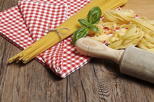 포토 JPG 해외이미지 전통 문화 음식 백그라운드 잎 다이어트 토마토 채소 재료 탁자 주택 건조 파스타 건강 스파게티 요리 사람없음 목재 수건 주방 계란 식사 침묵 이탈리아 시골 신선 면 체리 맛 상품 밀 지중해 국자 준비 유기농 날것 밀가루 노른자 점심식사 생식 탄수화물 핸드메이드 해외202004 해외포토 나무 식물 웰빙 유럽 바다 가구 컨셉 과일 주방용품 곡류 서양음식 건물 위생용품 알 소리 가루 파일형식 이미지허브