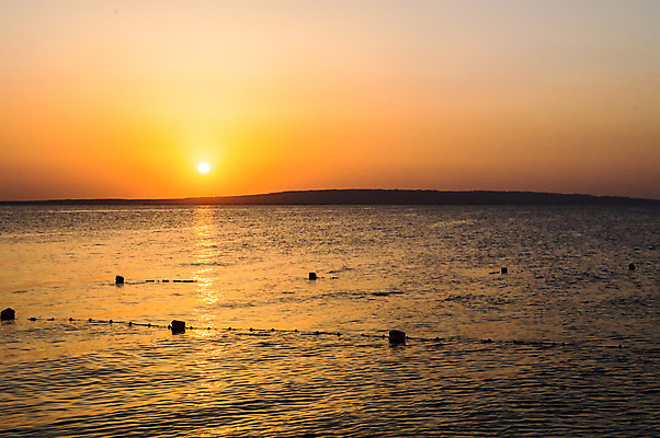 포토 JPG 해외이미지 구름 바다 오렌지 자연 하늘 추상 풍경 사람없음 빨간색 물 여름 빛 햇빛 태양 반사 일출 침묵 황혼 일몰 새벽 저녁 넘어짐 수평선 해외202004 해외포토 자연요소 계절 컬러 무늬 과일 모션 노을 소리 야간 생태계 파일형식 이미지허브