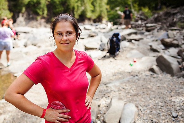 포토 JPG 해외이미지 나무 백인 여자 행복 엄마 건강 한명 서기 야외 물 걷기 하이킹 암초 단절 해외202004 해외포토 자연요소 서양인 식물 1 감정 가족 모션 레저 사람 파일형식 이미지허브
