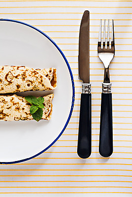 포토 JPG 해외이미지 전통 접시 유럽 음식 백그라운드 포크 잎 다이어트 탁자 디저트 건강 요리 사람없음 파란색 노란색 우주 식사 튀김 수확 흰색 신선 원형 황금 칼 달콤 맛 아침식사 정상 두루마리 굽기 민트 메뉴 시골집 복고 롤 팬케이크 프랑스어 점심식사 러시아인 얇은 핸드메이드 크레이프 해외202004 해외포토 도형 서양인 식물 문자 식기 나라 컬러 가구 컨셉 농업 주택 케이크 구이 허브 파일형식 이미지허브