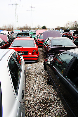 포토 JPG 해외이미지 산업 조각 자동차 사람없음 쌓기 환경 금속 재활용 손상 쓰레기 폐기물 철 버리기 부식 한조각 흙더미 낭비 찌그러짐 고물상 깨짐 생태학 옛날 철강 못생김 해외202004 해외포토 1 교육 육상교통 컨셉 모션 재질 흙 친환경 파일형식 더미 이미지허브