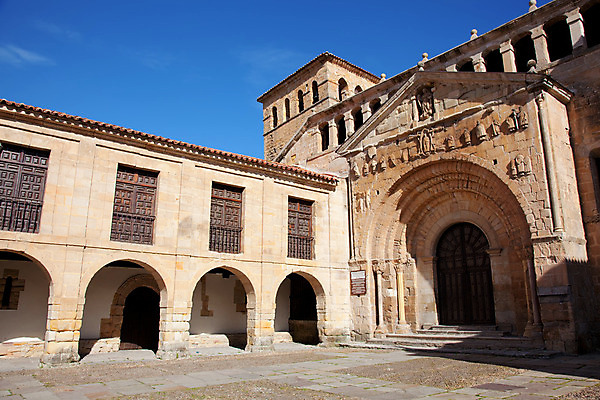 포토 JPG 해외이미지 유럽 종교 여행 건축양식 풍경 사람없음 건물 교회 문 마을 맑음 바위 운명 도시 역사 스페인 재산 아치 타운 천연기념물 전국 해외202004 해외포토 건축물 건축 나라 종교건축 날씨 금융 돌_바위 파일형식 이미지허브