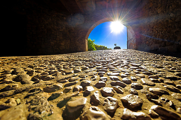 포토 JPG 해외이미지 전통 유럽 도로 길 벽 채소 건축양식 거리 주택 사람없음 건물 초록색 태양 마을 일출 일몰 시골 중세 역사 재산 땅 지중해 아치 대문 정사각형 장면 타운 크로아티아 설정 달마시안 방법 옛날 해외202004 해외포토 자연요소 도형 건축물 건축 나라 바다 컬러 교통시설 금융 문 노을 도시 개 파일형식 이미지허브