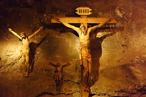 포토 JPG 해외이미지 유럽 종교 벽 건축양식 휴가 사람없음 목재 조각상 무대 복도 역사 터널 동굴 크리스탈 천장 아치 박물관 샹들리에 소금 봉 지하 폴란드 천연기념물 깊이 옛날 짠맛 철책 크라쿠프 해외202004 해외포토 나무 건축 나라 길 재료 조명 조형물 맛 광석 파일형식 이미지허브