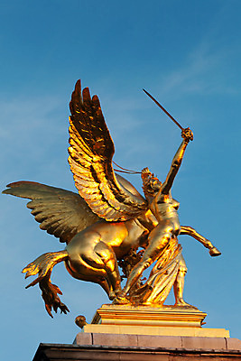 포토 JPG 해외이미지 조각 여행 건축양식 풍경 사람없음 건물 숫자 맑음 프랑스 운명 도시 재산 황금 옛날 파리(프랑스) 해외202004 해외포토 문자 건축물 건축 유럽 날씨 금융 파일형식 이미지허브