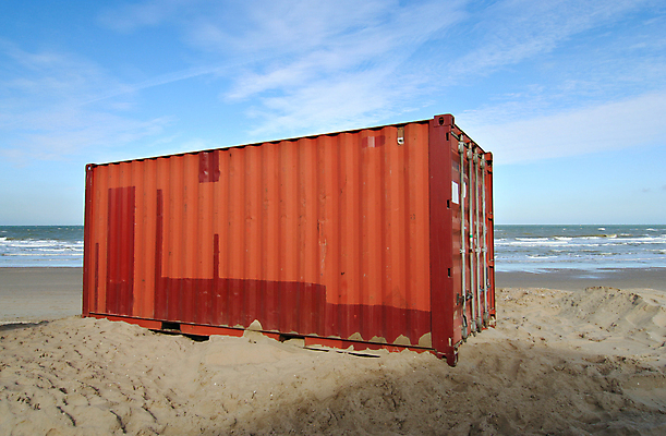 포토 JPG 해외이미지 산업 모래 바다 사람없음 금속 화물 서핑 컨테이너 철 수납 해외202004 해외포토 재질 운송업 수상스포츠 파일형식 이미지허브