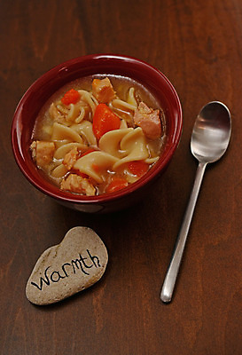 포토 JPG 해외이미지 전통 음식 다이어트 채소 파스타 건강 요리 사람없음 빨간색 숟가락 식사 저녁식사 치킨 당근 시골 뜨거움 사발 클래식 수프 국수 점심식사 영양분 핸드메이드 해외202004 해외포토 컬러 컨셉 뿌리채소 서양음식 수저 면류 사기그릇 닭고기요리 파일형식 이미지허브