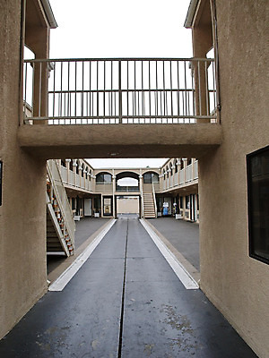 포토 JPG 해외이미지 전통 외관 도로 여행 건축양식 호텔 휴가 휴식 주택 사람없음 야외 건물 문 우주 미국 페인트 방 자유 도시 잠 도심 주차 향수 제비 여관 그만 스타일 해외202004 해외포토 건축물 건축 길 컨셉 북아메리카 교통시설 조류 숙소 화장품 파일형식 이미지허브