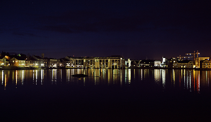 포토 JPG 해외이미지 야경 아이슬란드 사람없음 야외 교회 연못 도시 도심 시청 구시가지 해외202004 해외포토 유럽 종교건축 건물 야간 관공서 파일형식 풍경_경치 이미지허브