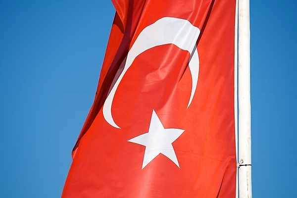 포토 JPG 해외이미지 전통 유럽 물결 바람 사람없음 빨간색 파란색 흰색 깃발 재산 이슬람교 질감 칠면조 정치 해외202004 튀르키예 해외포토 자연요소 나라 아시아 종교 컬러 조류 날씨 금융 파일형식 이미지허브