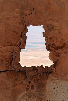 포토 JPG 해외이미지 중동 창문 풍경 사람없음 건물 하이앵글 갈색 블록 사막 바위 거친 성 깨짐 대패 옛날 이스라엘 파멸 수평선 해외202004 해외포토 건축물 나라 뷰포인트 컬러 컨셉 돌_바위 서아시아 파일형식 소멸 이미지허브