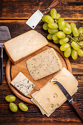 포토 JPG 해외이미지 치즈 종류 사람없음 청포도 블루치즈 조각치즈 치즈나이프 해외202004 해외포토 조각 포도 유제품 나이프 파일형식 이미지허브