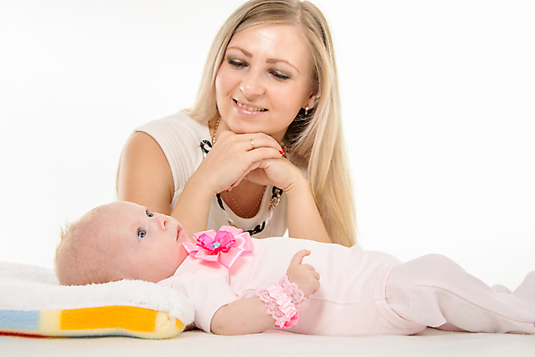 포토 JPG 해외이미지 손 딸 행복 유럽 2 표정 건강 사랑 정장 두명 침묵 기쁨 침대 아기 잡기 계획 큼 월 거짓말 걸음마 궤 다음 해외202004 해외포토 옷 감정 나라 가구 컨셉 가족 모션 사람 신체부위 소리 날짜 크기 파일형식 이미지허브