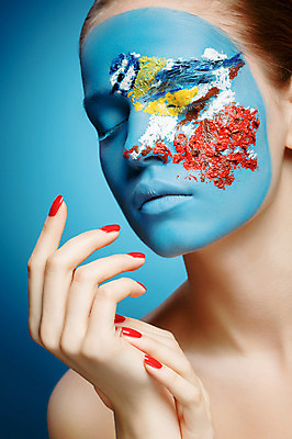 포토 JPG 해외이미지 백인 모델 여자 얼굴 포즈 백그라운드 크리스마스 겨울 조류 미술 한명 사람 파란색 빛 컬러풀 유행 화장품 화려 그리기 우아함 은색 피부 입술 질감 스타일링 스타일 완전 해외202004 해외포토 서양인 동물 1 계절 기념일 컬러 컨셉 모션 문화예술 신체부위 뷰티 파일형식 이미지허브