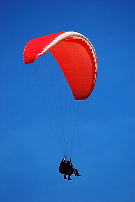 포토 JPG 해외이미지 남자 스포츠 포즈 2 교통시설 하늘 바람 날씨 양말 비행기 경고 사람 풍경 사람없음 야외 빨간색 우주 자유 흰색 비행 깃발 공항 지시 위험 방향 가득함 측정 사인 속도 흥분 신호 낙하산 봉 원뿔 글라이더 착륙 해외202004 해외포토 자연요소 도형 감정 컬러 교통 컨셉 항공교통 모션 대중교통 시설 파일형식 이미지허브