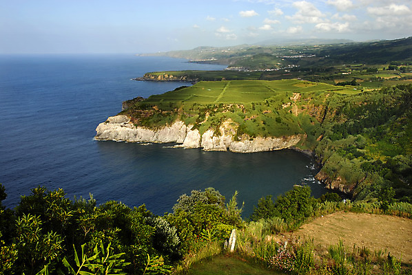 포토 JPG 해외이미지 바다 섬 여행 자연 하늘 아침 휴가 휴식 산 주택 풍경 경사 해변 사람없음 초록색 물 파란색 빛 농장 항구 와인 안개 만 망토 포르투갈 엽서 대서양 해외202004 해외포토 주간 자연요소 유럽 컬러 컨셉 농업 교통시설 날씨 주류 건물 편지 생태계 파일형식 이미지허브